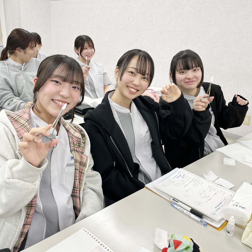 実習器具の確認と、耳掃除用の綿棒作り♪